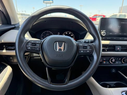 Used 2023 Honda HR-V LX image 17