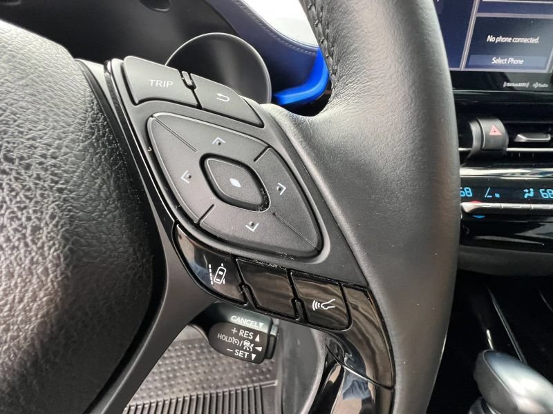 Used 2021 Toyota C-HR XLE FWD image 31
