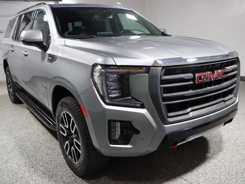 Used 2023 GMC Yukon XL AT4 AWD/4WD image 5