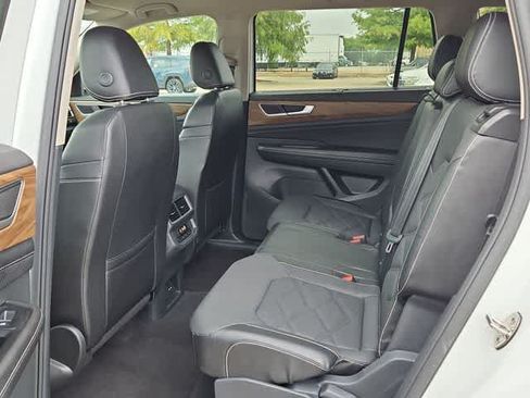 Used 2024 Volkswagen Atlas SE AWD/4WD image 16