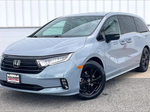 Used 2023 Honda Odyssey Sport image 2