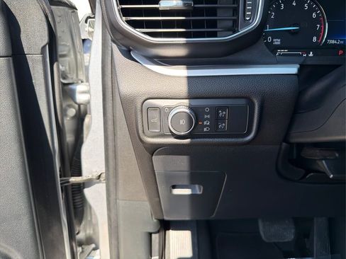 Used 2022 Ford Explorer XLT w/ Equipment Group 202A image 18