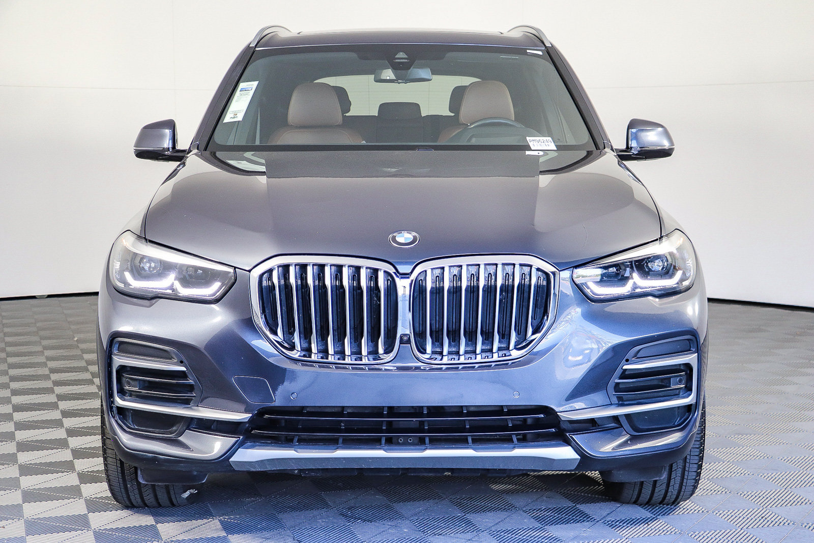 Used 2022 BMW X5 xDrive40i w/ Premium Package AWD/4WD image 2