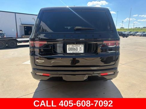 Used 2024 Jeep Wagoneer L Series II w/ Convenience Group I AWD/4WD image 4