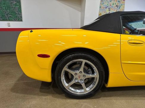 Used 2004 Chevrolet Corvette Convertible w/ Preferred Equipment Group RWD image 31