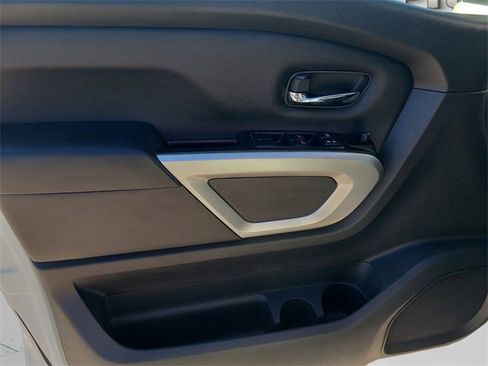 Used 2023 Nissan Titan SV image 18