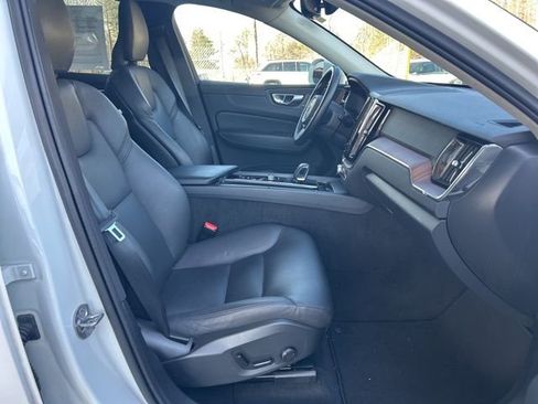 Used 2023 Volvo XC60 B5 Plus image 34