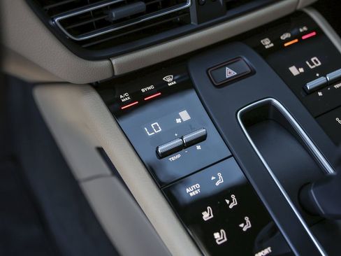 New 2026 Porsche Macan image 24