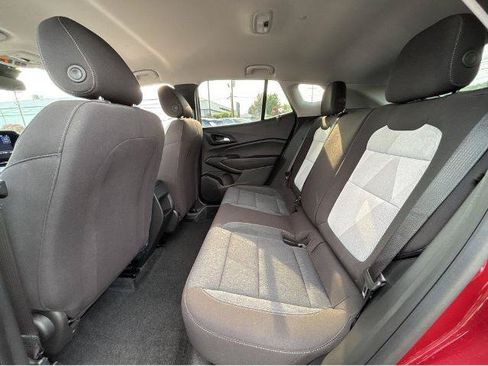 Used 2024 Chevrolet Trax LS w/ LS Convenience Package FWD image 18
