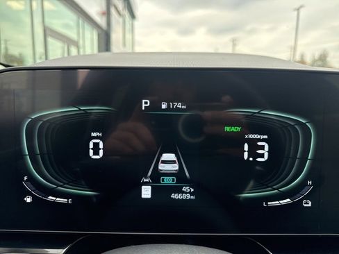 Used 2023 Kia Niro SX Touring image 21