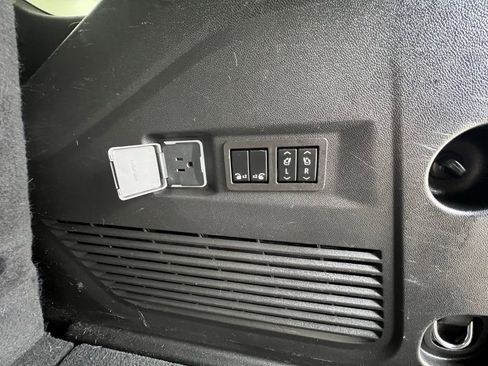 Used 2023 GMC Yukon AT4 image 10