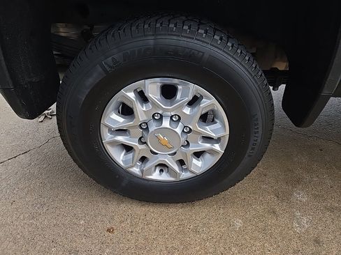 Used 2024 Chevrolet Silverado 2500 LT image 35