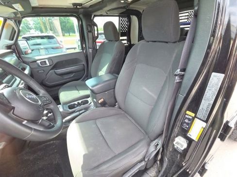 Used 2023 Jeep Gladiator Sport AWD/4WD image 14