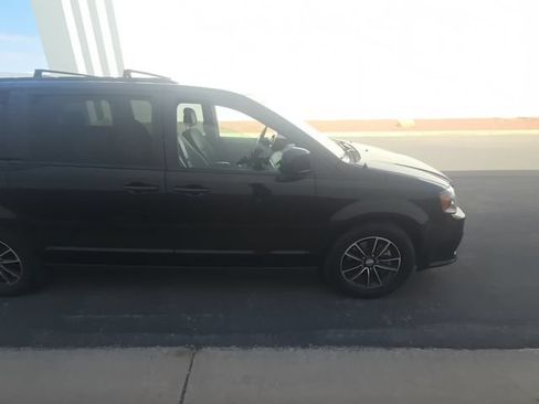 Used 2018 Dodge Grand Caravan GT FWD image 4