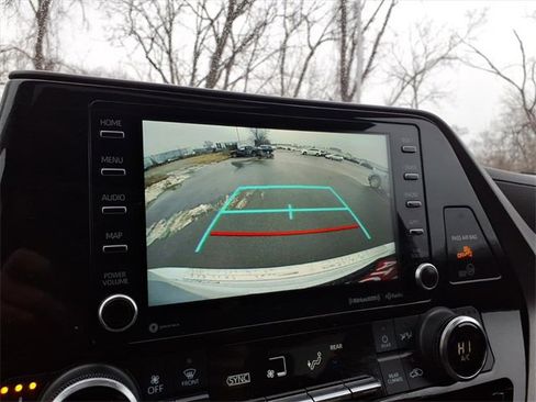 Certified 2022 Toyota Highlander XLE image 21