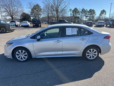 Used 2023 Toyota Corolla LE image 2