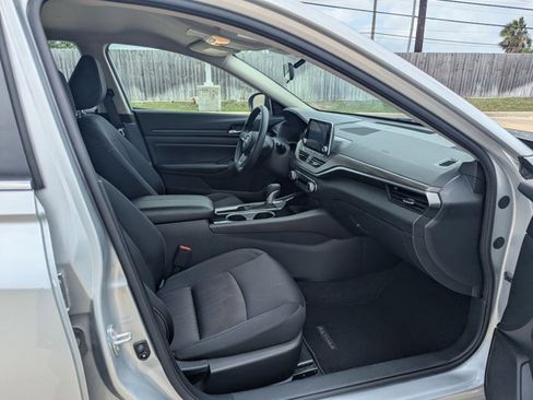 Used 2024 Nissan Altima 2.5 SV image 19