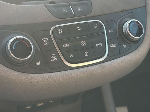 Used 2023 Chevrolet Malibu LT FWD image 13