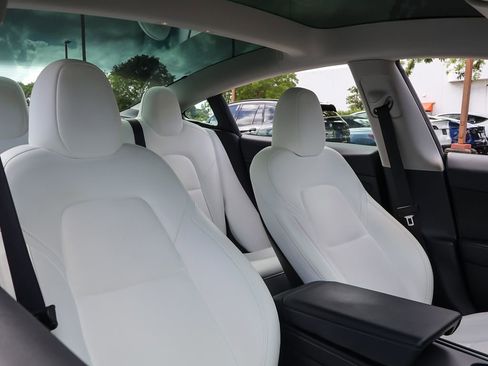 Used 2023 Tesla Model 3 Standard Range RWD image 32