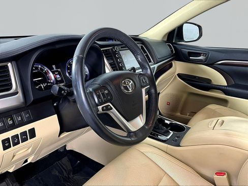 Used 2015 Toyota Highlander Limited Platinum AWD/4WD image 17