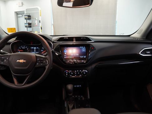Used 2023 Chevrolet TrailBlazer LT w/ LPO, Blackout Package AWD/4WD image 9