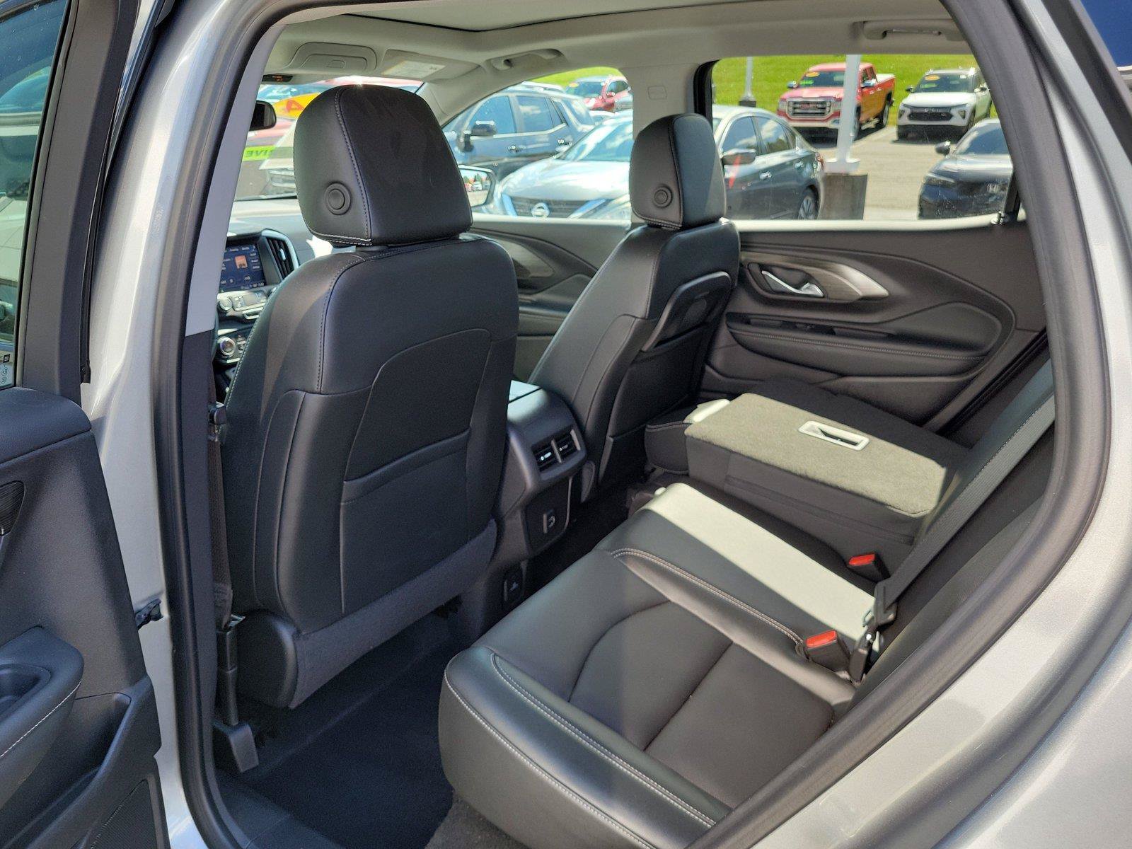 Used 2024 GMC Terrain SLT w/ Infotainment Package II AWD/4WD image 13