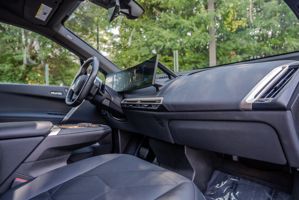 Used 2025 BMW iX xDrive50 w/ Premium Package AWD/4WD image 22