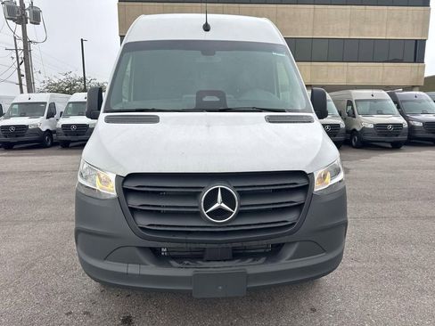 Used 2025 Mercedes-Benz Sprinter 2500 image 2