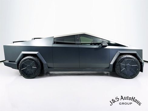 Used 2024 Tesla Cybertruck AWD Crew Cab image 8