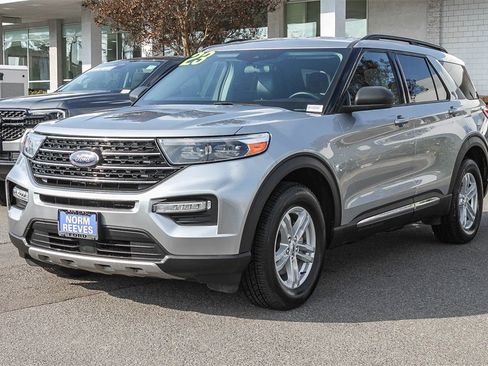 Used 2023 Ford Explorer XLT w/ Equipment Group 202A image 3