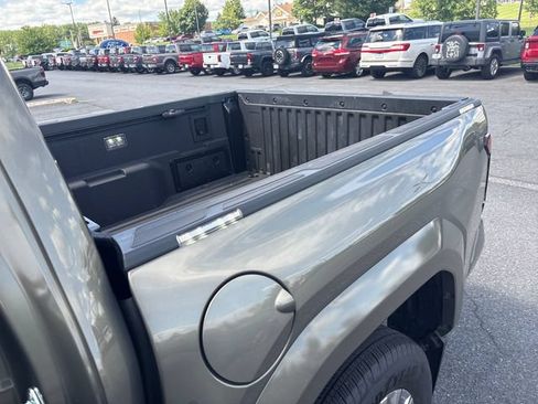 Used 2025 Toyota Tacoma Limited AWD/4WD image 12