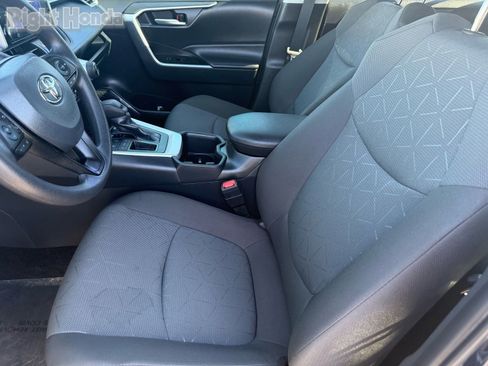 Used 2025 Toyota RAV4 XLE image 12