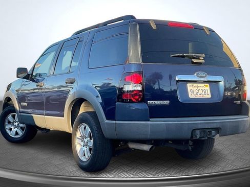Used 2006 Ford Explorer XLT image 2