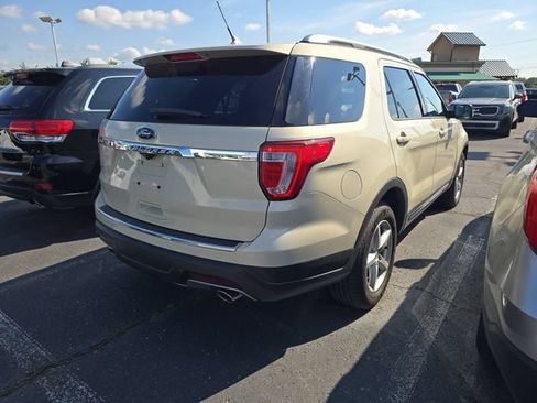Used 2018 Ford Explorer XLT w/ Equipment Group 202A FWD image 3