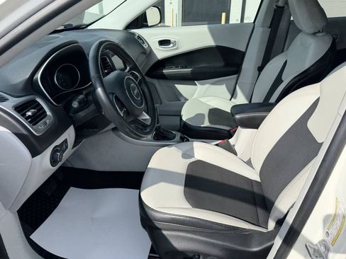Used 2018 Jeep Compass Latitude w/ Popular Equipment Group AWD/4WD image 10