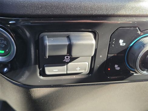 Used 2025 Chevrolet Silverado 1500 LT image 13