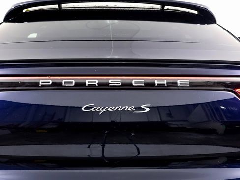 Used 2022 Porsche Cayenne S image 13