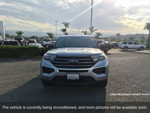Used 2021 Ford Explorer XLT RWD image 2