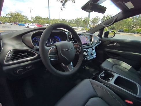 New 2026 Chrysler Voyager LX image 10