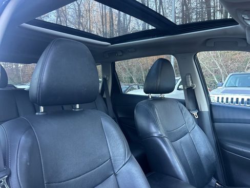 Used 2015 Nissan Rogue SL w/ SL Premium Package image 17