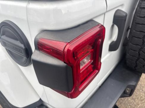 Used 2021 Jeep Wrangler Unlimited Sahara AWD/4WD image 6