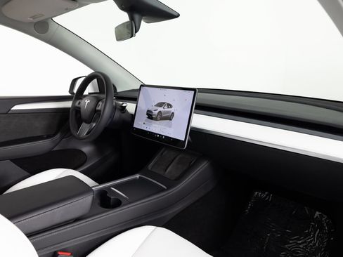 Used 2023 Tesla Model Y Long Range AWD/4WD image 26