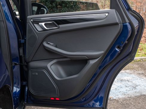 Used 2025 Porsche Macan image 39