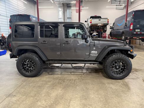 Used 2017 Jeep Wrangler Unlimited Sport w/ Quick Order Package 24S AWD/4WD image 6