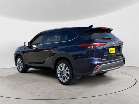 Used 2024 Toyota Highlander Limited AWD/4WD image 7