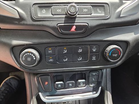 Used 2019 GMC Terrain SLE FWD image 31