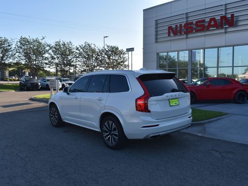 Used 2021 Volvo XC90 T5 Momentum w/ Protection Package Premier FWD image 6