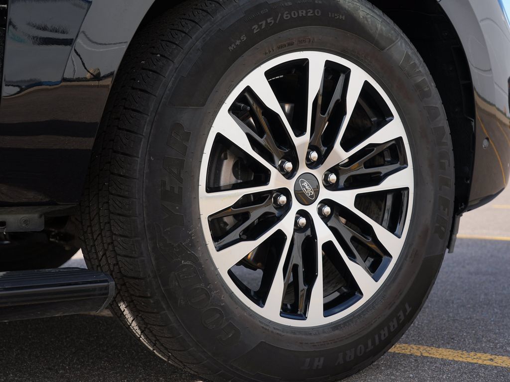 Used 2025 Ford Expedition Platinum AWD/4WD image 33