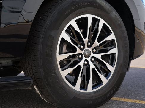 Used 2025 Ford Expedition Platinum AWD/4WD image 33