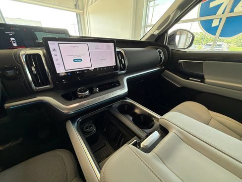New 2027 Ford Expedition Platinum w/ Driver's Package AWD/4WD image 26
